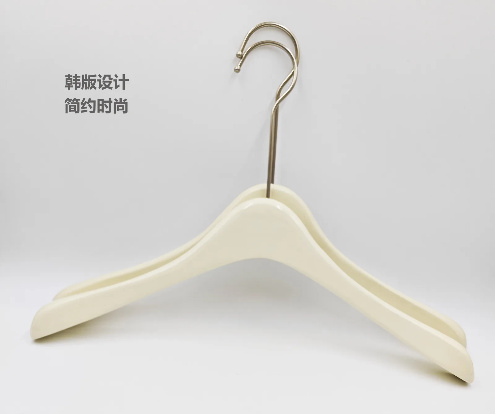 奶白实木烤漆衣架 38cm