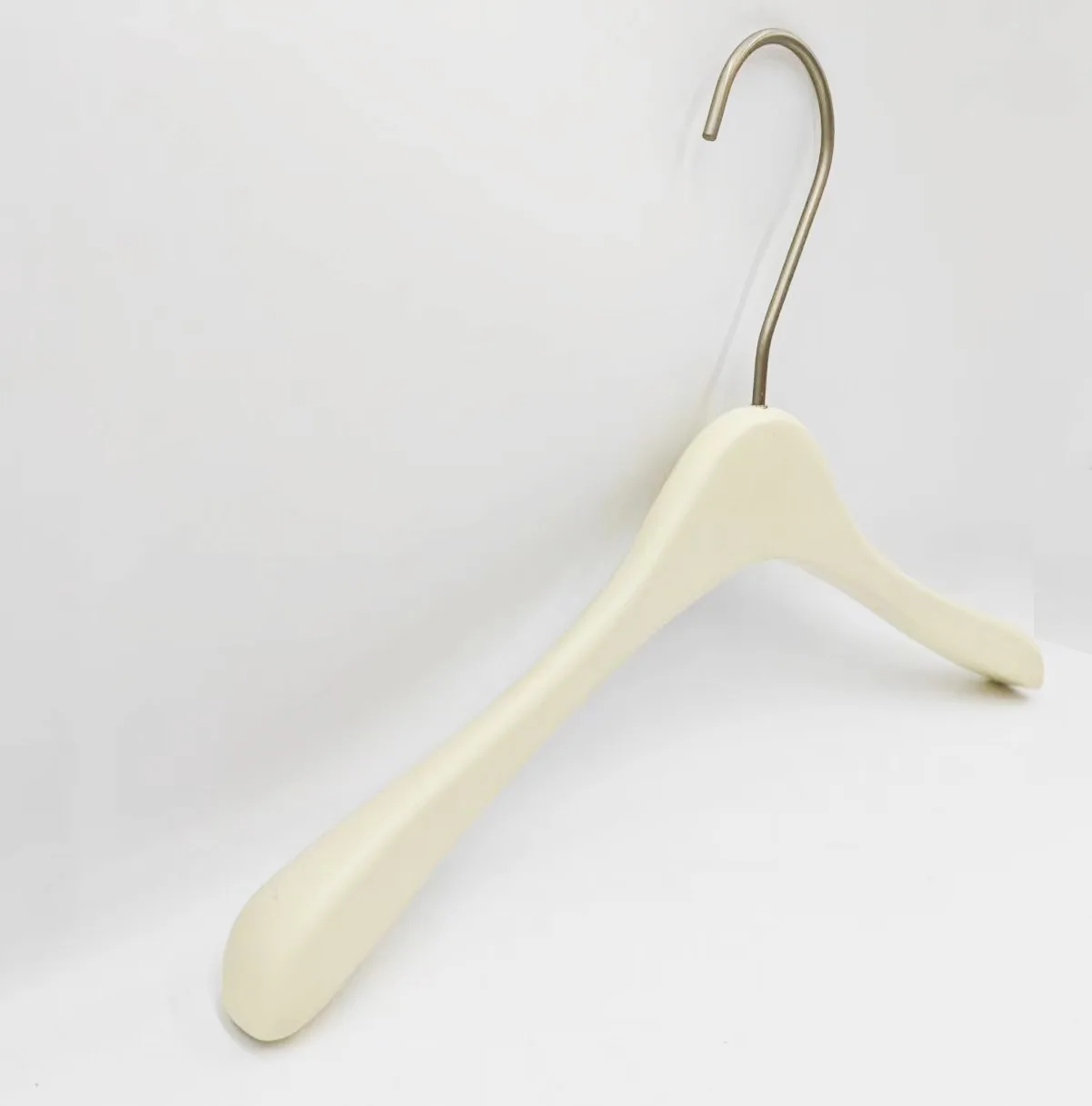 奶白实木烤漆衣架 38cm