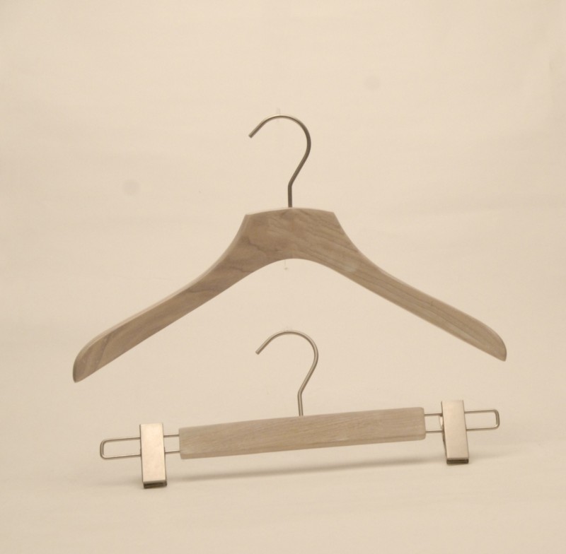 Light Oak Wooden Hanger with Pants Clip - JINLEE Factory